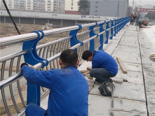 承德不锈钢桥梁护栏除锈维护的重要性及其方法