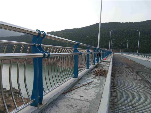 承德不锈钢桥梁护栏防腐措施的重要性及实施策略